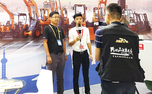 莱工.jpg 莱工.jpg